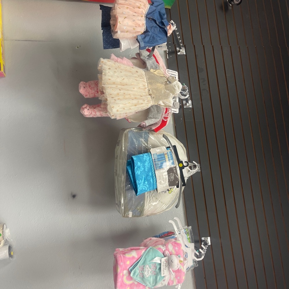 Clothes - Picture 3 of 3